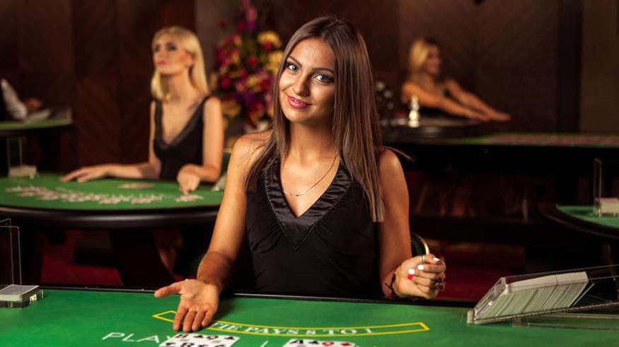 What live dealer games are available at Bizzo Casino?